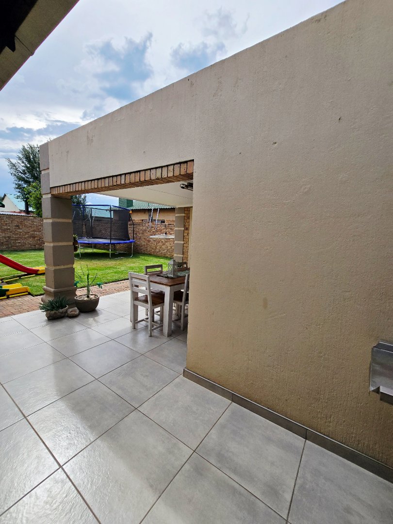 3 Bedroom Property for Sale in Flamwood North West